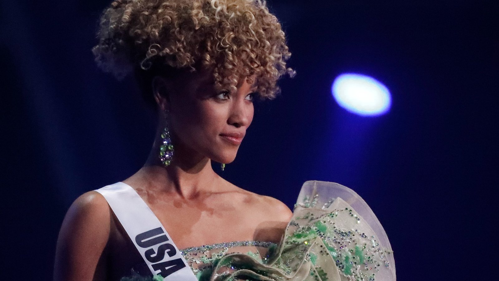 Elle Smith Net Worth